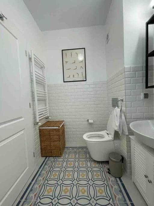 קריובה Modern 2-Bedroom Apartment In New Residence מראה חיצוני תמונה